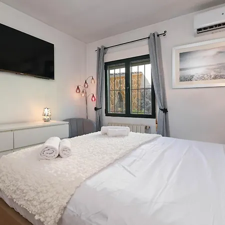 Kinsale Villa *